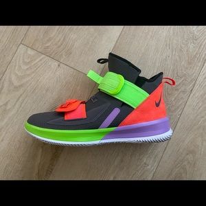 LeBron Soldier 13 '(M12, ‘Thunder Grey')